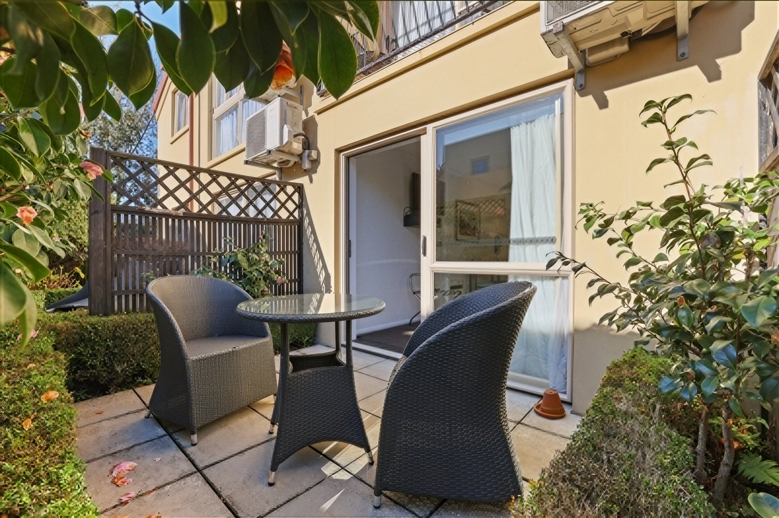 King/Twin Access Studio, courtyard outlook